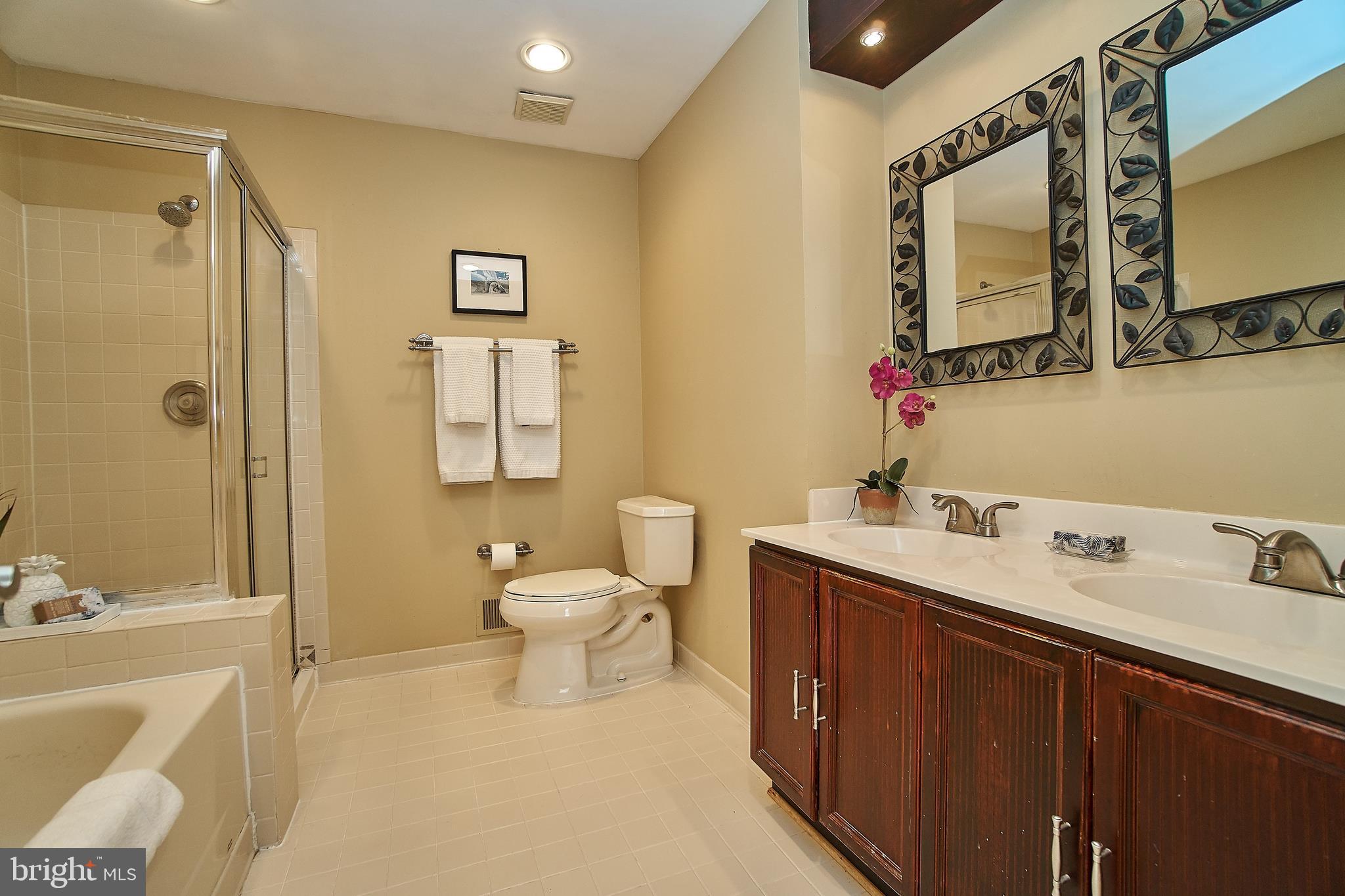 7214 Olde Lantern Way Springfield, VA 22152 - Photo 20 of 32 Master Bath w/ dual sinks. Custom lights.