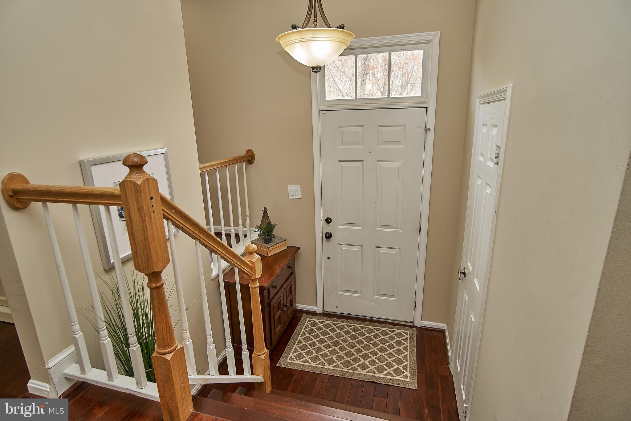 7214 Olde Lantern Way Springfield, VA 22152 - Photo 3 of 32 Inviting foyer. Pretty hardwood floors.