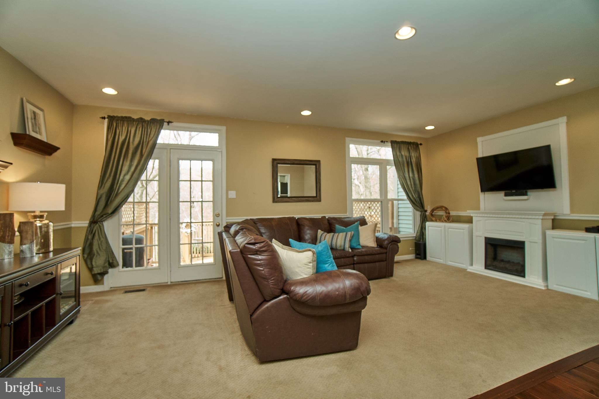 7214 Olde Lantern Way Springfield, VA 22152 - Photo 10 of 32 Great room sizes. Nice flow.
