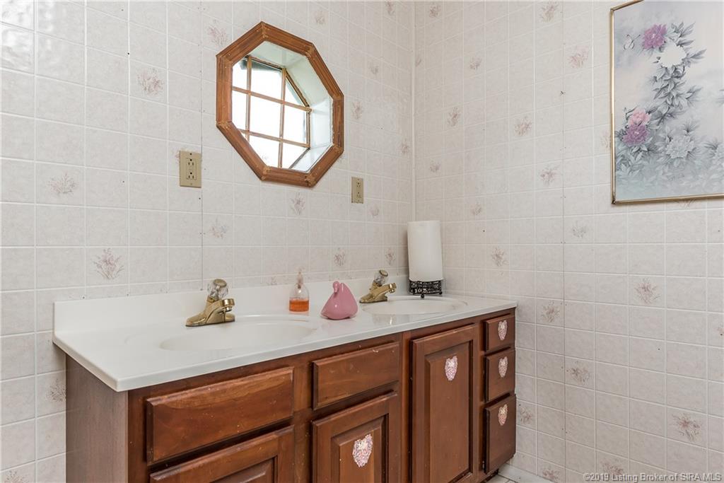9236 Hollrah Road Pekin, IN 47165 - Photo 17 of 31 Gallery Image 17