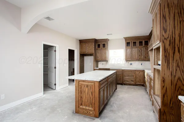 a kitchen that has a lot of cabinets in it