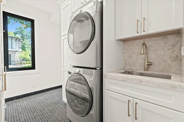 $2,900,000 | 9427 Falling Waters Drive West, Burr Ridge, IL 60527