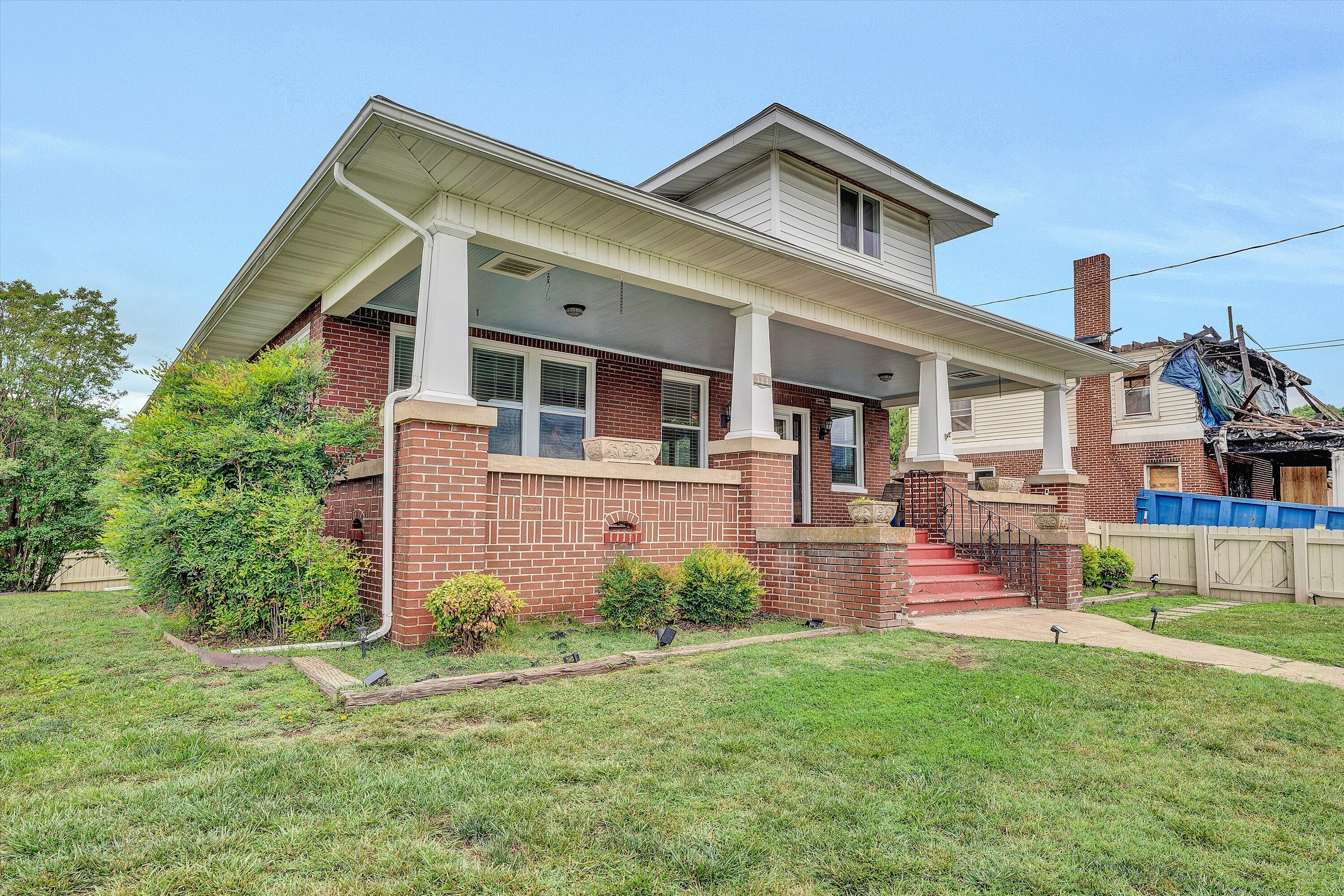 323 North Maple Street Vinton, VA 24179 - Photo 2 of 43 01-DSC06631