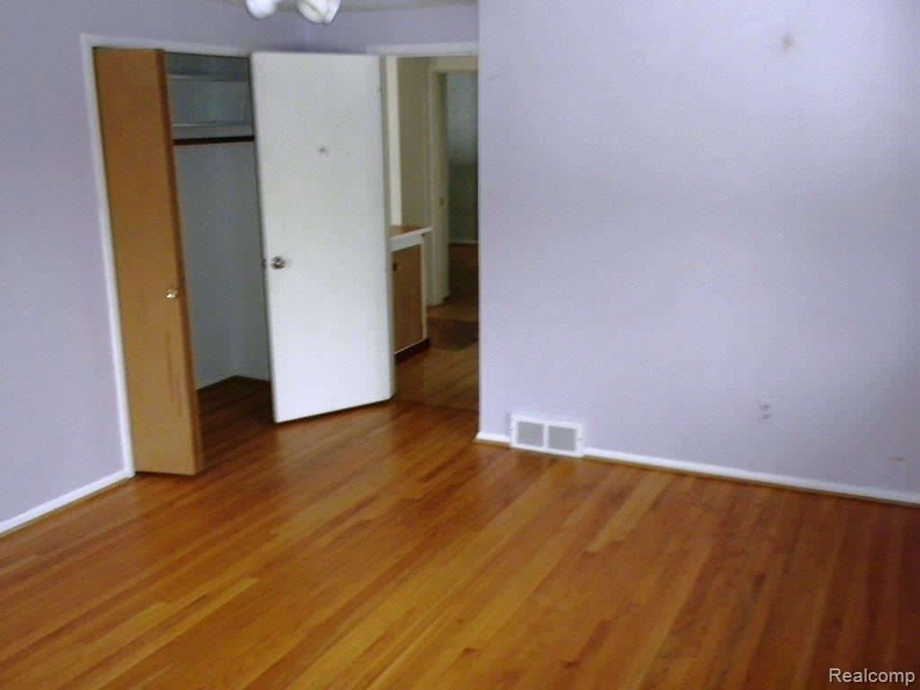 429 Rochdale Drive South Rochester, MI 48309 - Photo 15 of 17 Bedroom 3