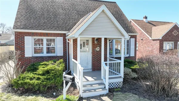$215,000 | 244 Renwood Avenue, Tonawanda, NY 14217