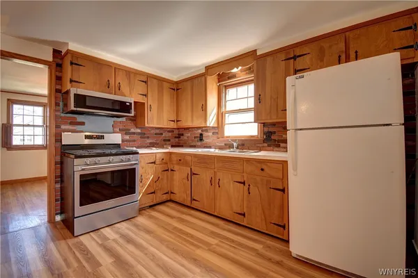 $215,000 | 244 Renwood Avenue, Tonawanda, NY 14217