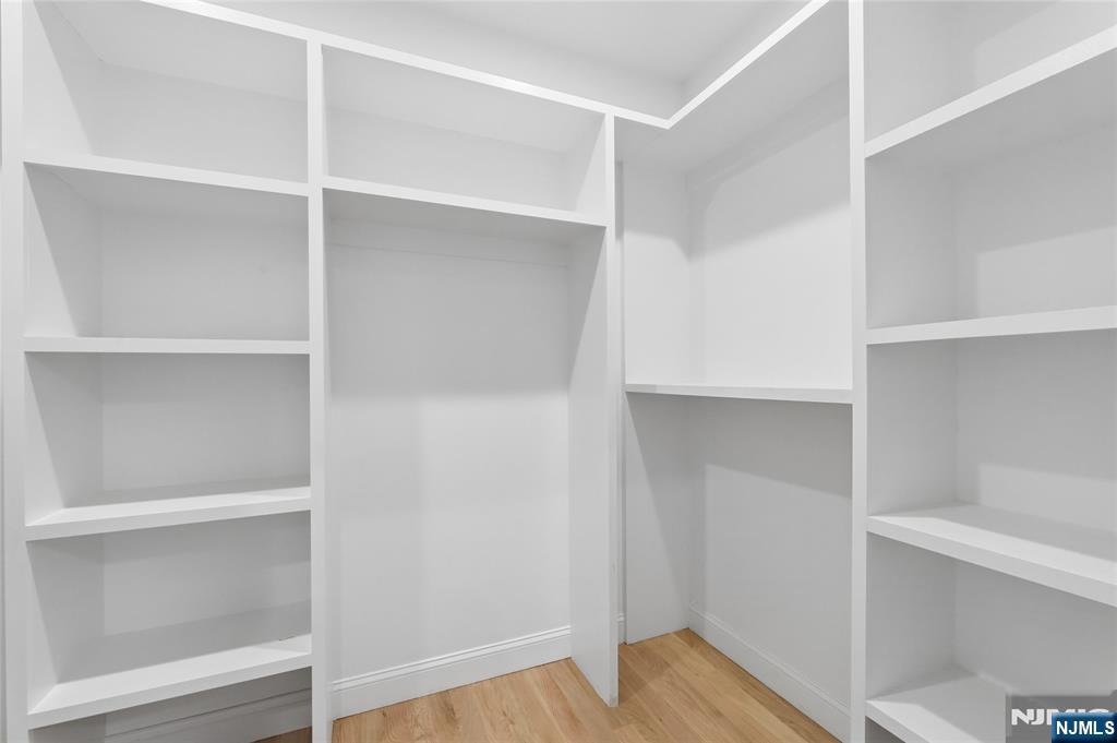 532 Hobart Road Paramus, NJ 07652 - Photo 28 of 46