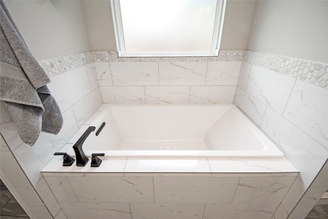 2406 Hummingbird Street New Caney, TX 77357 - Photo 24 of 40 a bathroom with a bathtub