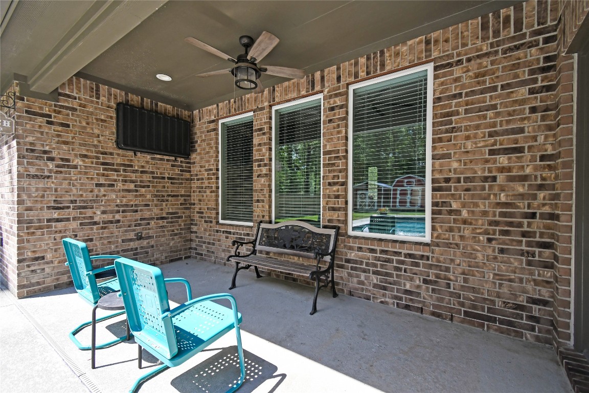 2406 Hummingbird Street New Caney, TX 77357 - Photo 34 of 40 a balcony with furniture and a window
