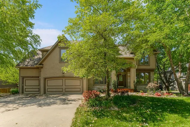 $675,000 | 14602 Grant Lane, Overland Park, KS 66221
