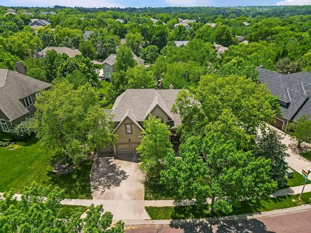 $675,000 | 14602 Grant Lane, Overland Park, KS 66221