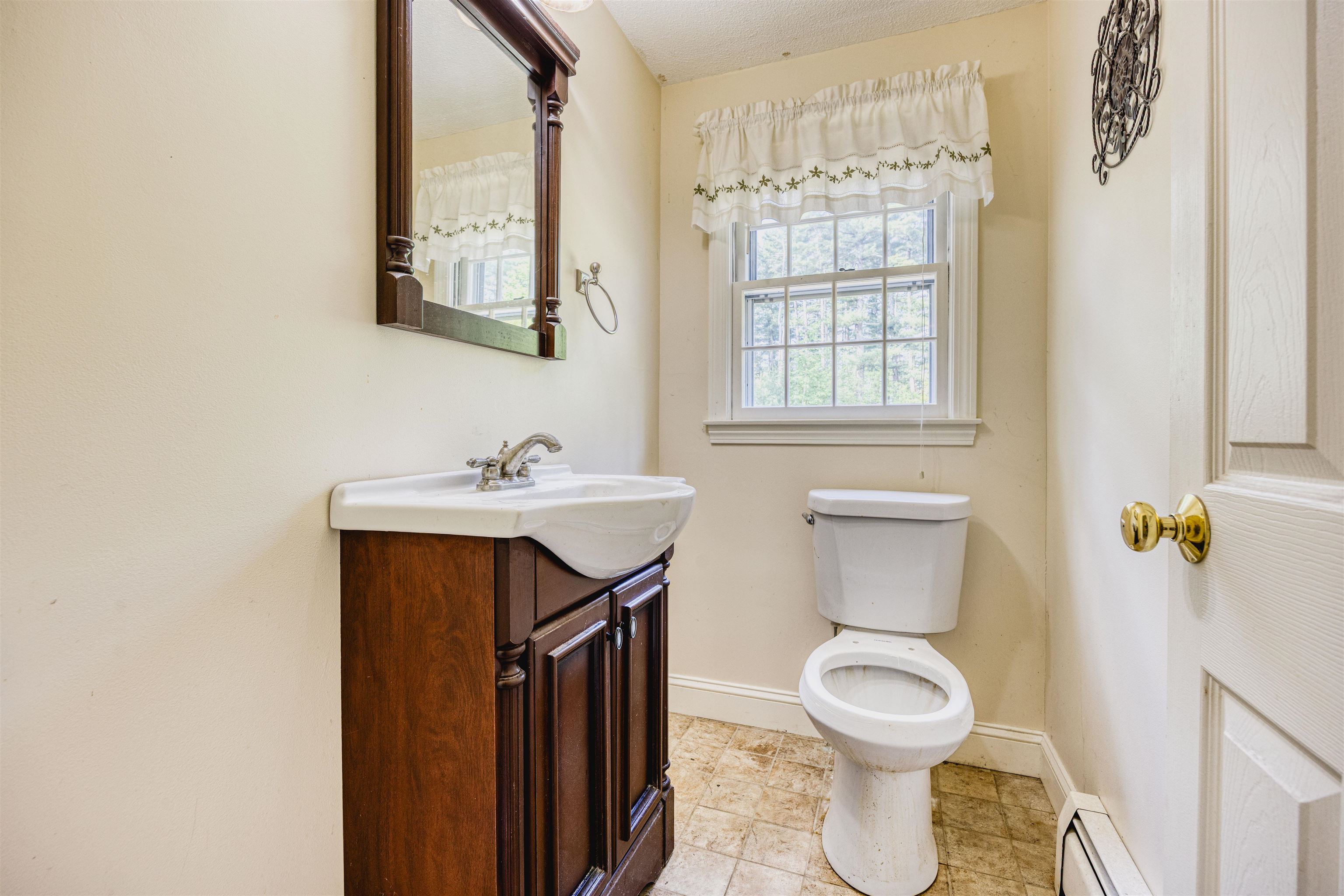 95 Gilcreast Road Londonderry, NH 03053 - Photo 14 of 42