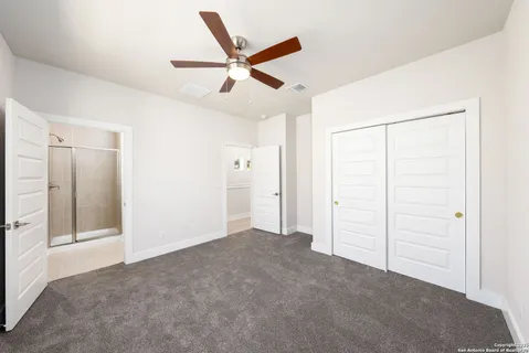 a view of a livingroom with a ceiling fan & entryway