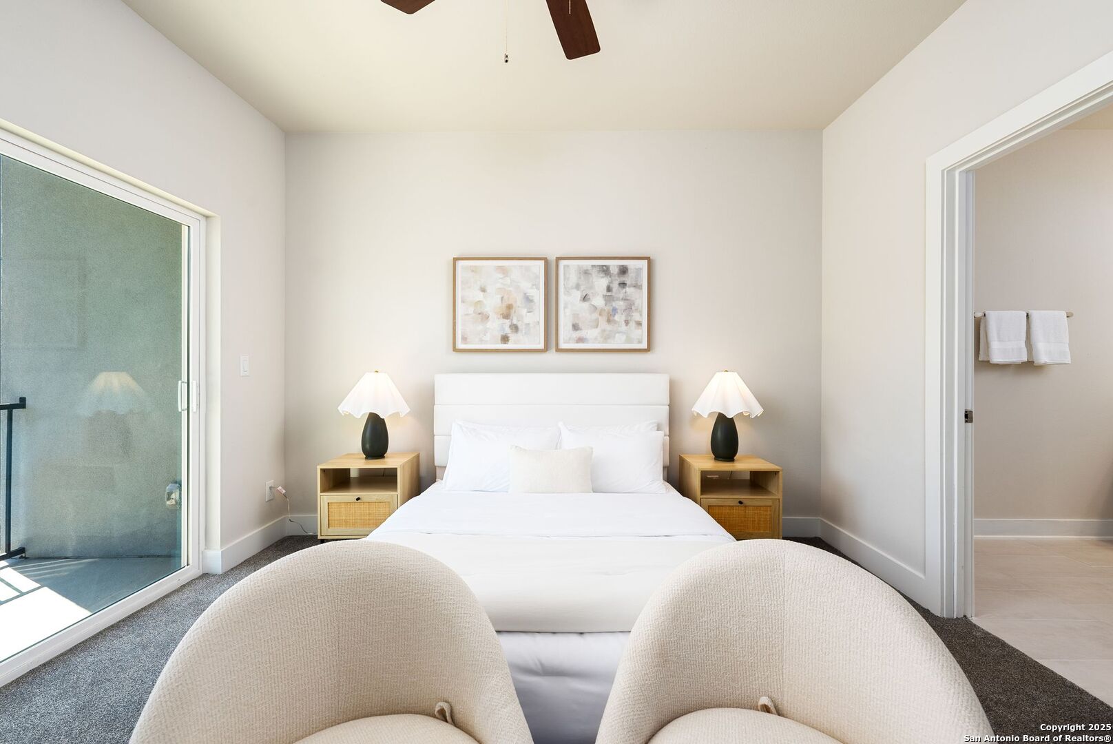 419 Ira Avenue, Unit 1102 San Antonio, TX 78209 - Photo 20 of 28 a bedroom with a bed and painting on the wall