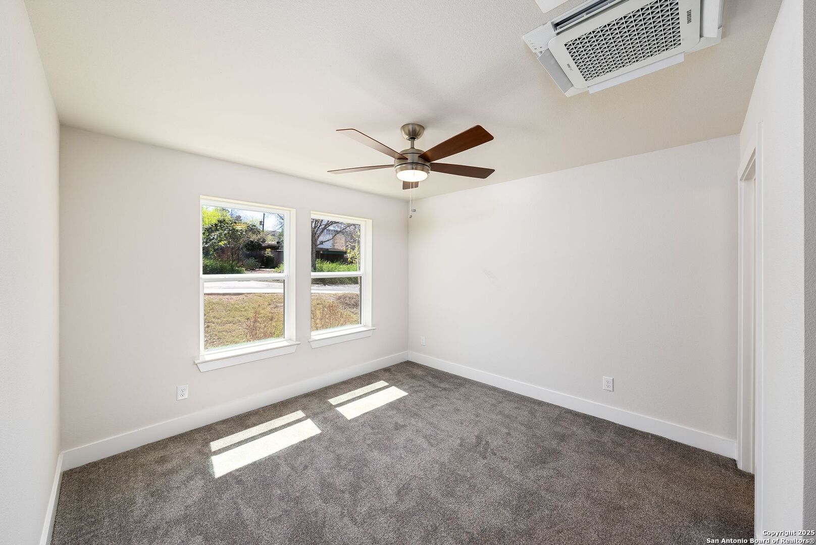 419 Ira Avenue, Unit 1102 San Antonio, TX 78209 - Photo 3 of 28 an empty room with a ceiling fan and window