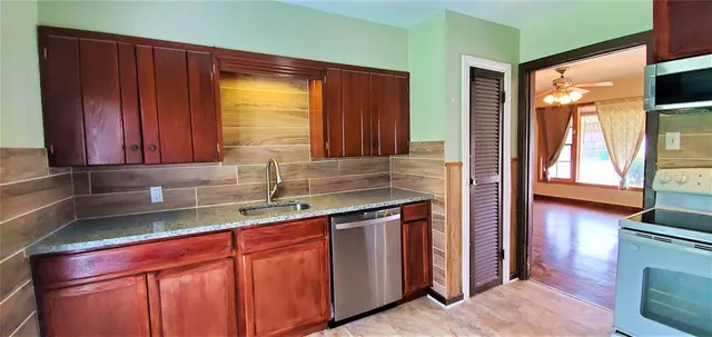 $1,800 | 1111 Ave A, Denton, TX 76201