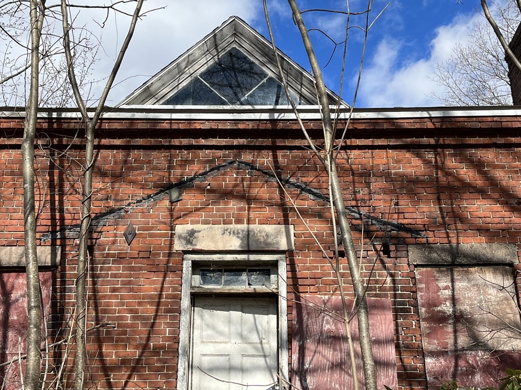 142 Hockanum Road Hadley, MA 01035 - Photo 1 of 42 Gallery Image 1