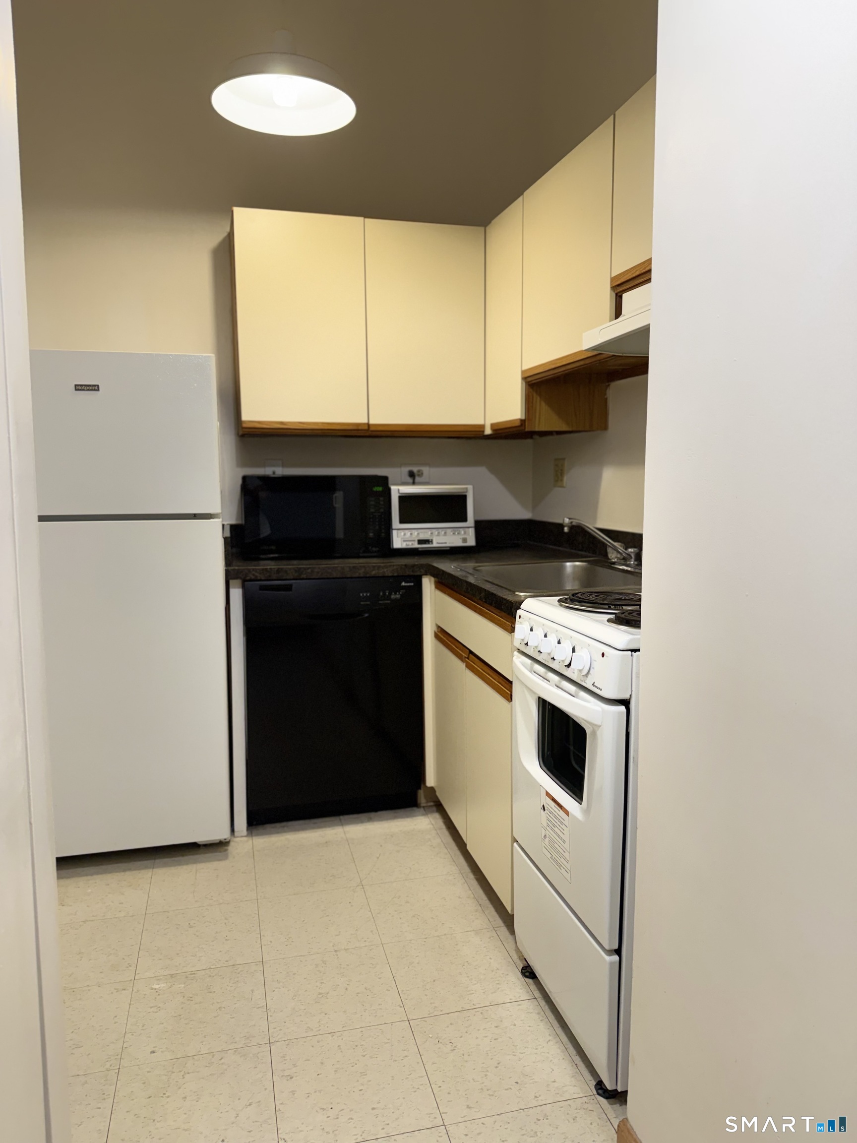 124 Court Street, Unit 702 New Haven, CT 06511 - Photo 7 of 11