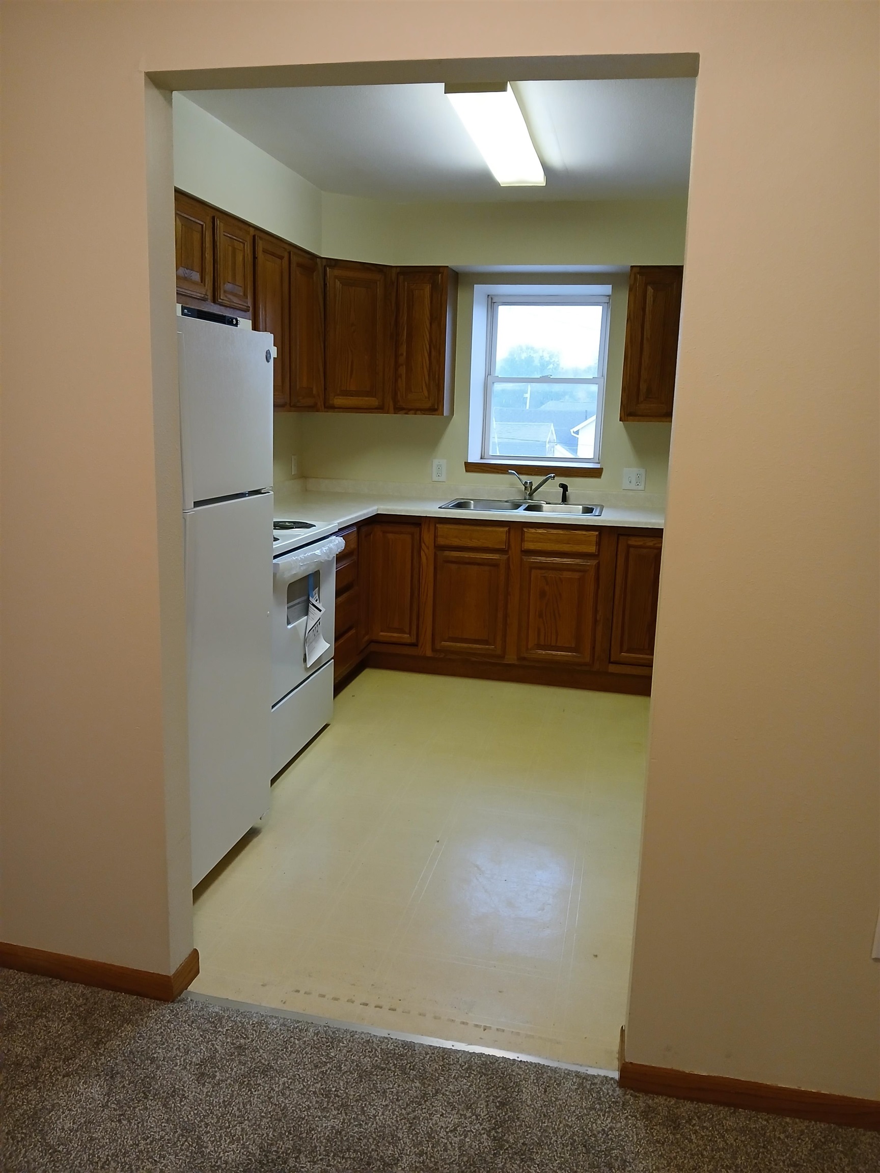 302 Railroad Street Elroy, WI 53929 - Photo 3 of 30