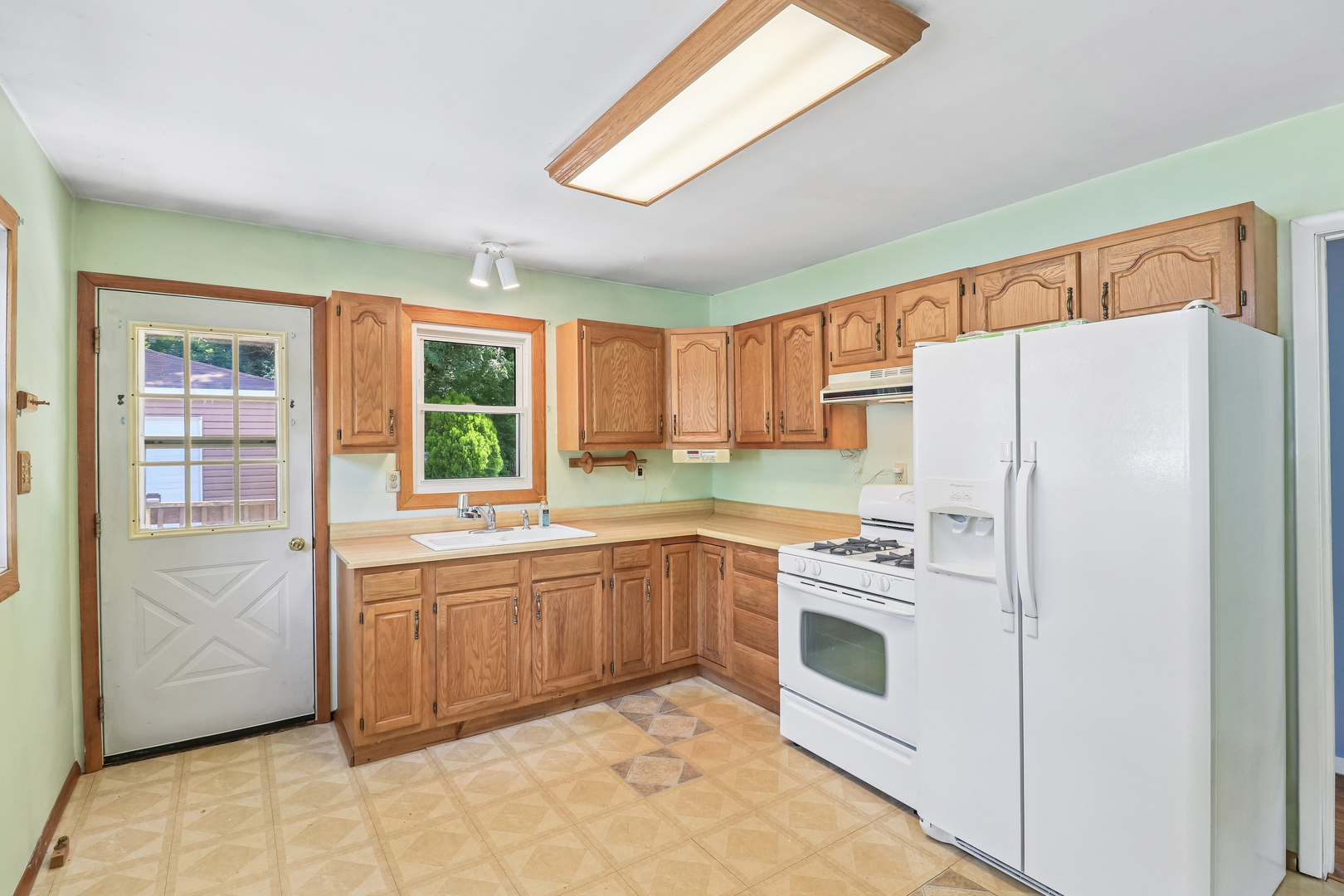 91 Bay Road Fox Lake, IL 60020 - Photo 7 of 26