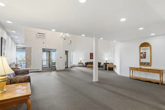 $1,750 | 1375 Rebecca Drive, Unit 219, Hoffman Estates, IL 60169