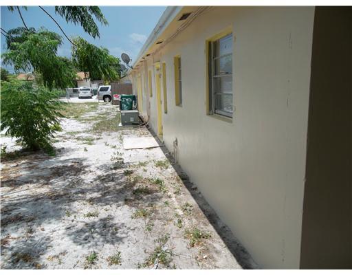 1176 West 32nd Street Riviera Beach, FL 33404 - Photo 4 of 10 a view of a backyard