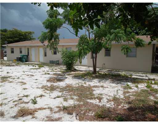 1176 West 32nd Street Riviera Beach, FL 33404 - Photo 6 of 10 a view of a house with a yard