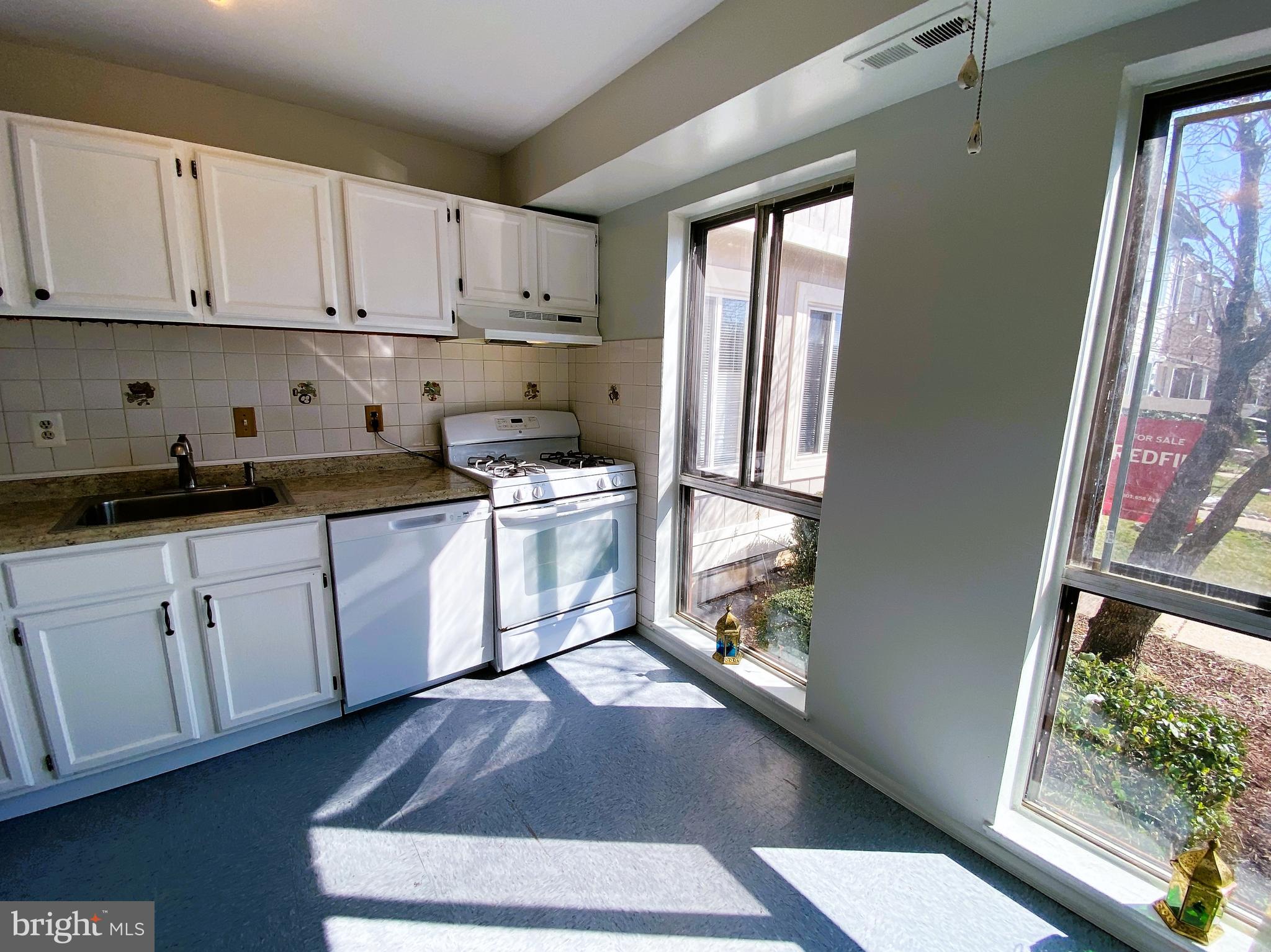14421 Gunstock Court, Unit 4R Silver Spring, MD 20906 - Photo 7 of 44 Kitchen!