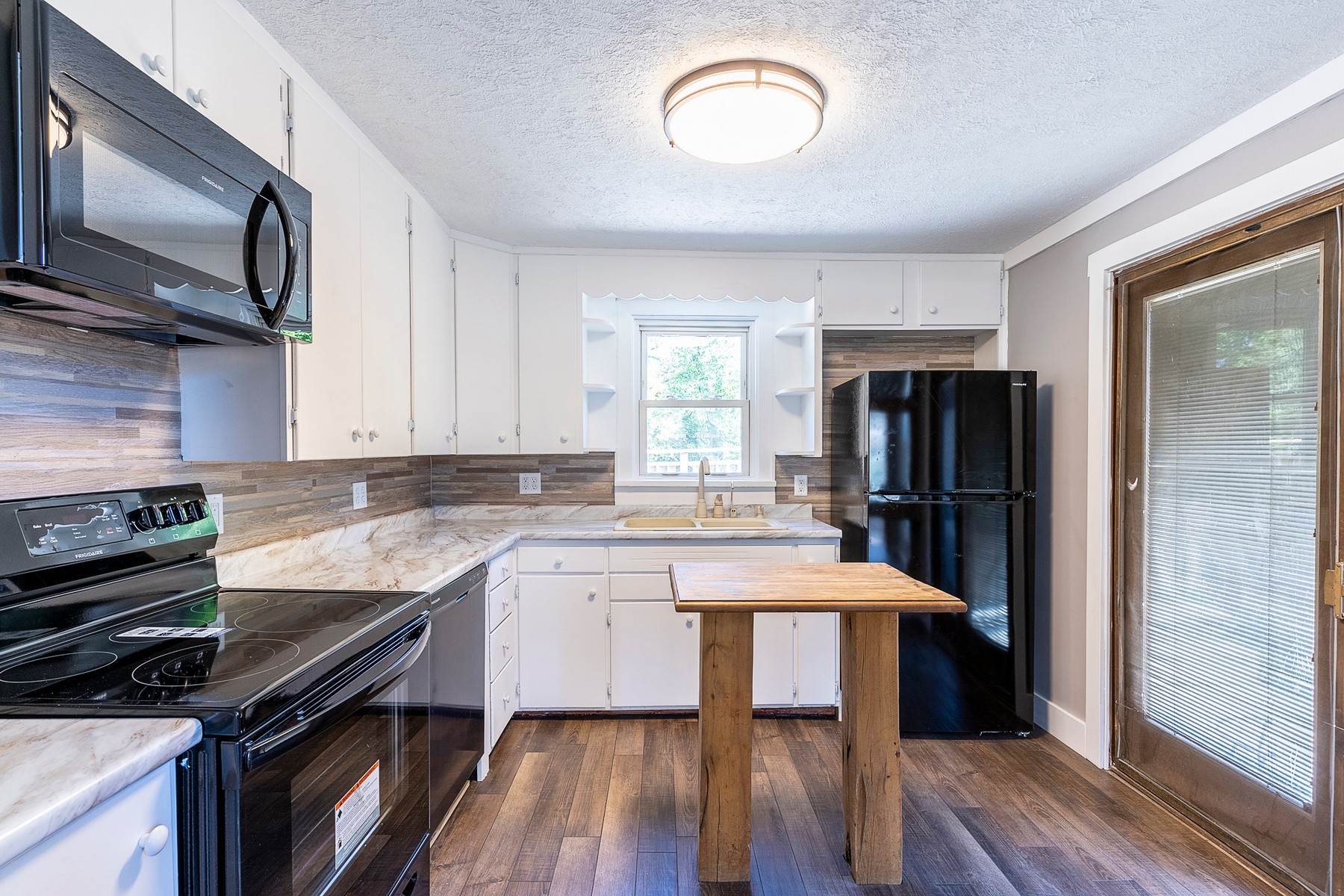 730 Division Street Huntington, IN 46750 - Photo 1 of 32 Gallery Image 1