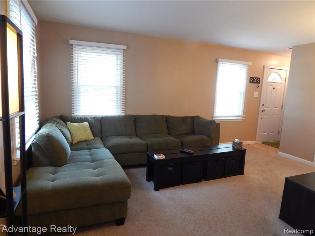Living room 3.JPG