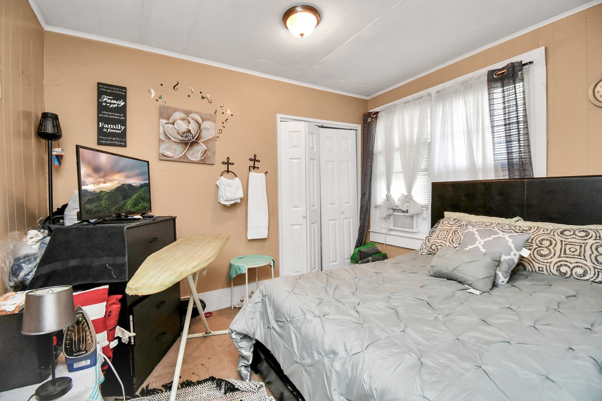 3818 Drew Street Houston, TX 77004 - Photo 21 of 35 a bedroom with a bed window and wall painting