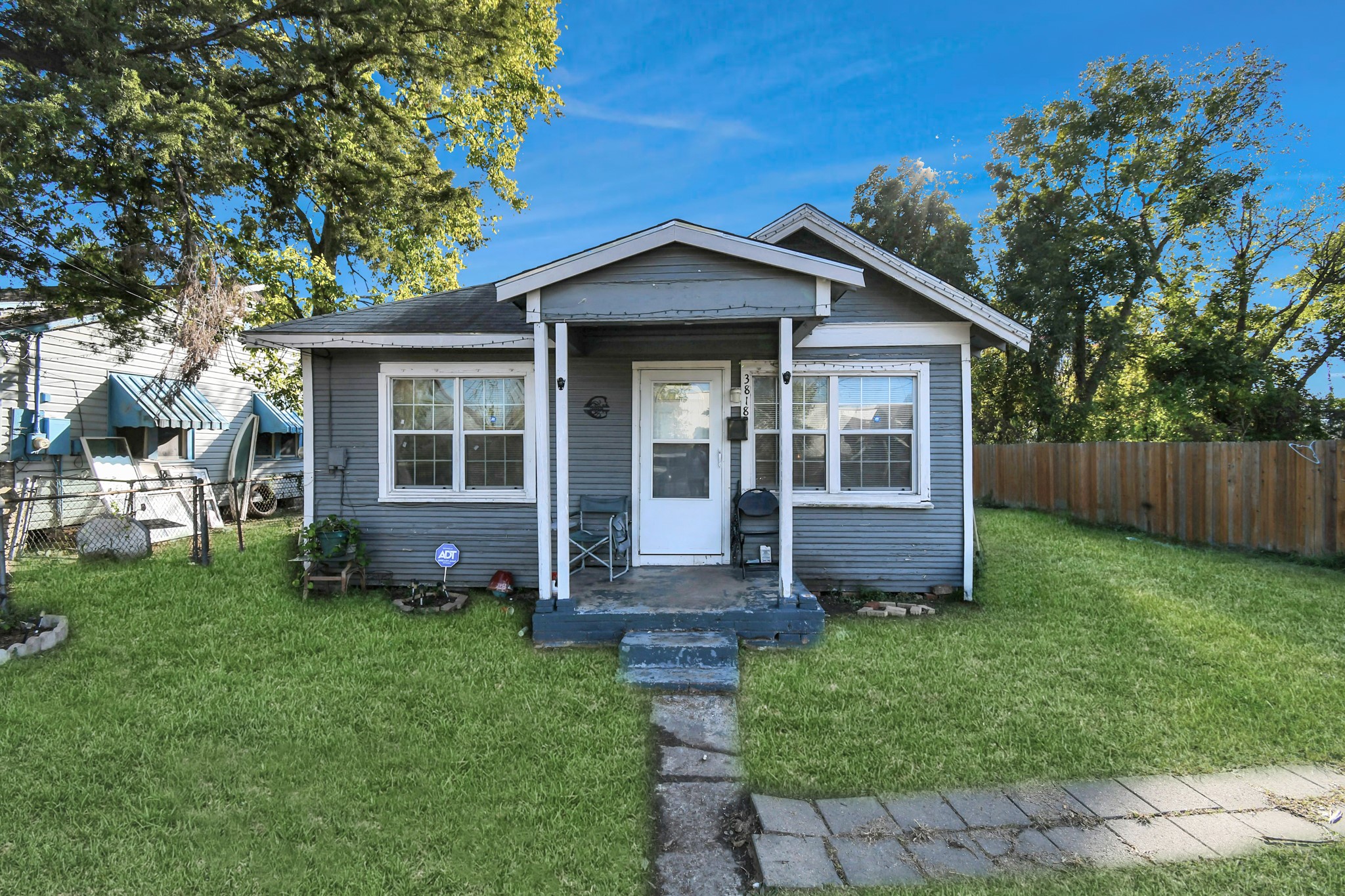 3818 Drew Street Houston, TX 77004 - Photo 5 of 35 a front view of house with yard and green space