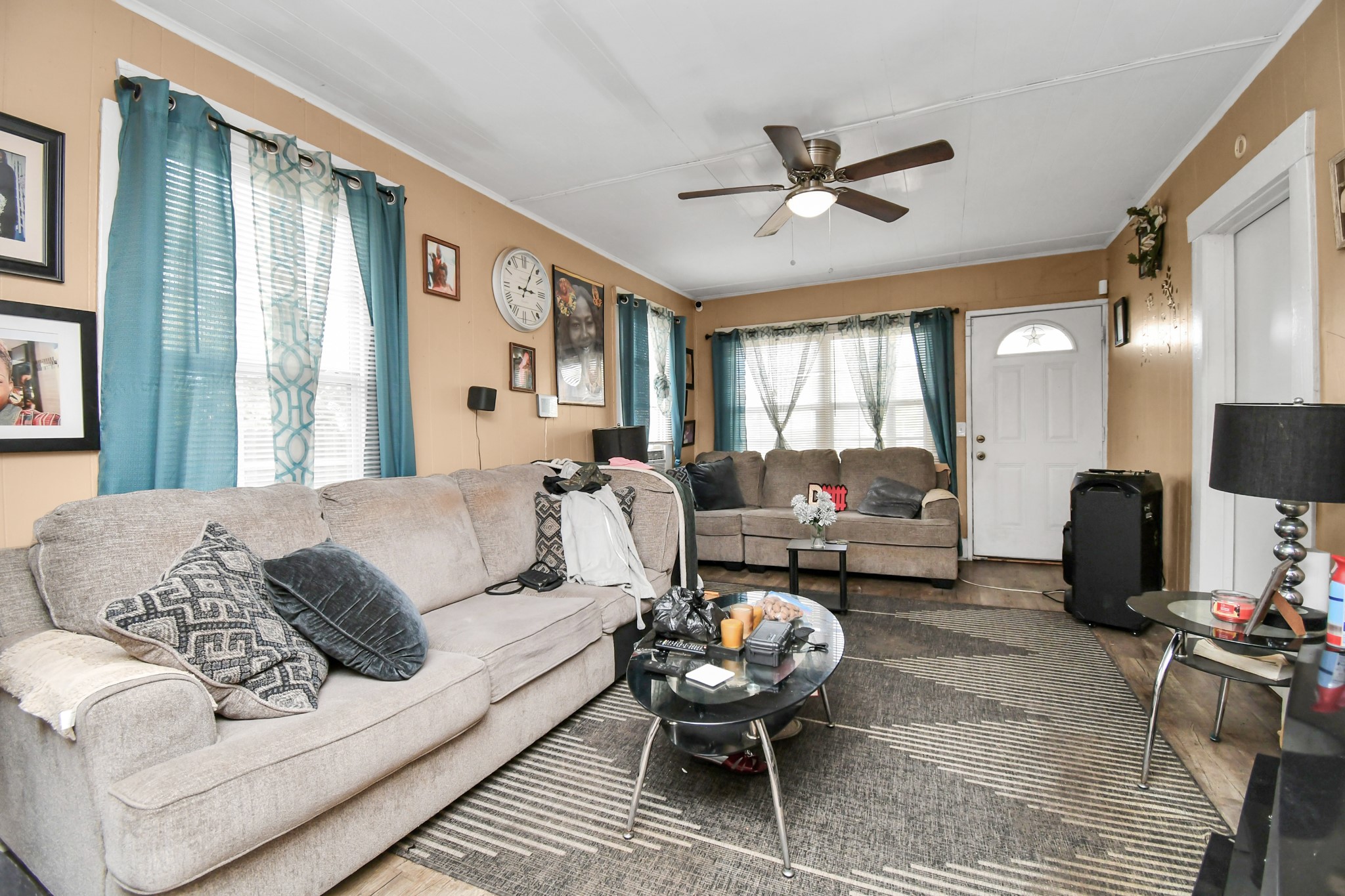 3818 Drew Street Houston, TX 77004 - Photo 10 of 35 a living room with furniture and a large window