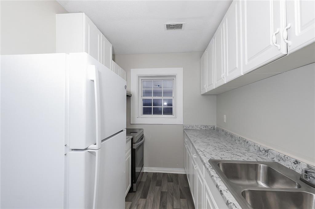 1056 Grant Way Southeast Atlanta, GA 30315 - Photo 6 of 17