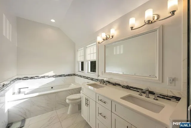 $1,150,000 | 681 Palisade Avenue, Teaneck, NJ 07666