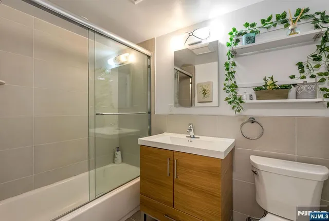 $1,150,000 | 681 Palisade Avenue, Teaneck, NJ 07666