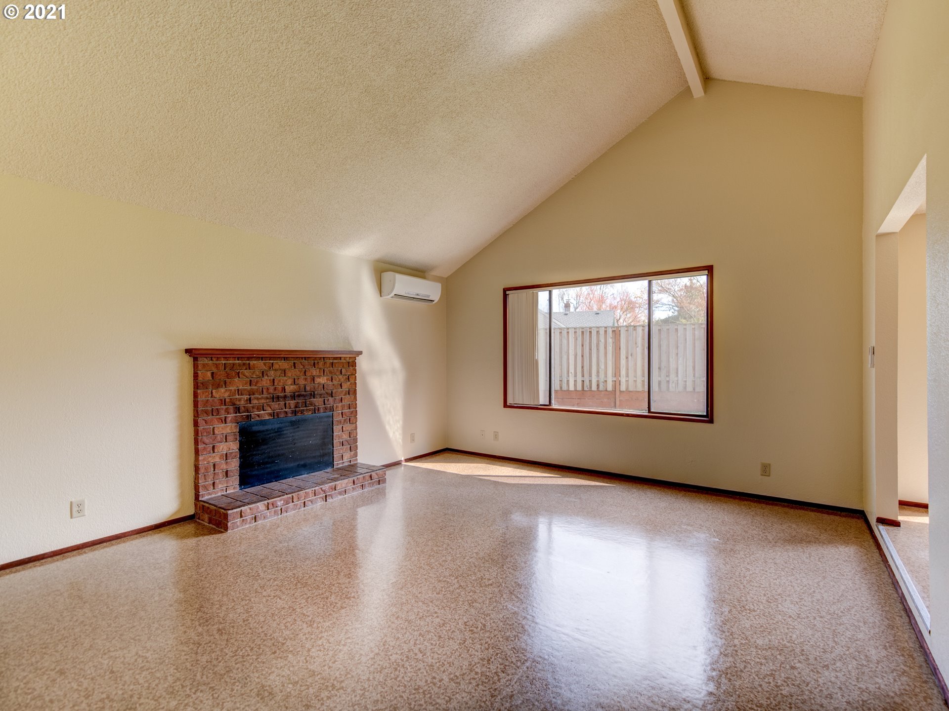 2791 Gilham Road Eugene, OR 97408 - Photo 2 of 22 Gallery Image 2