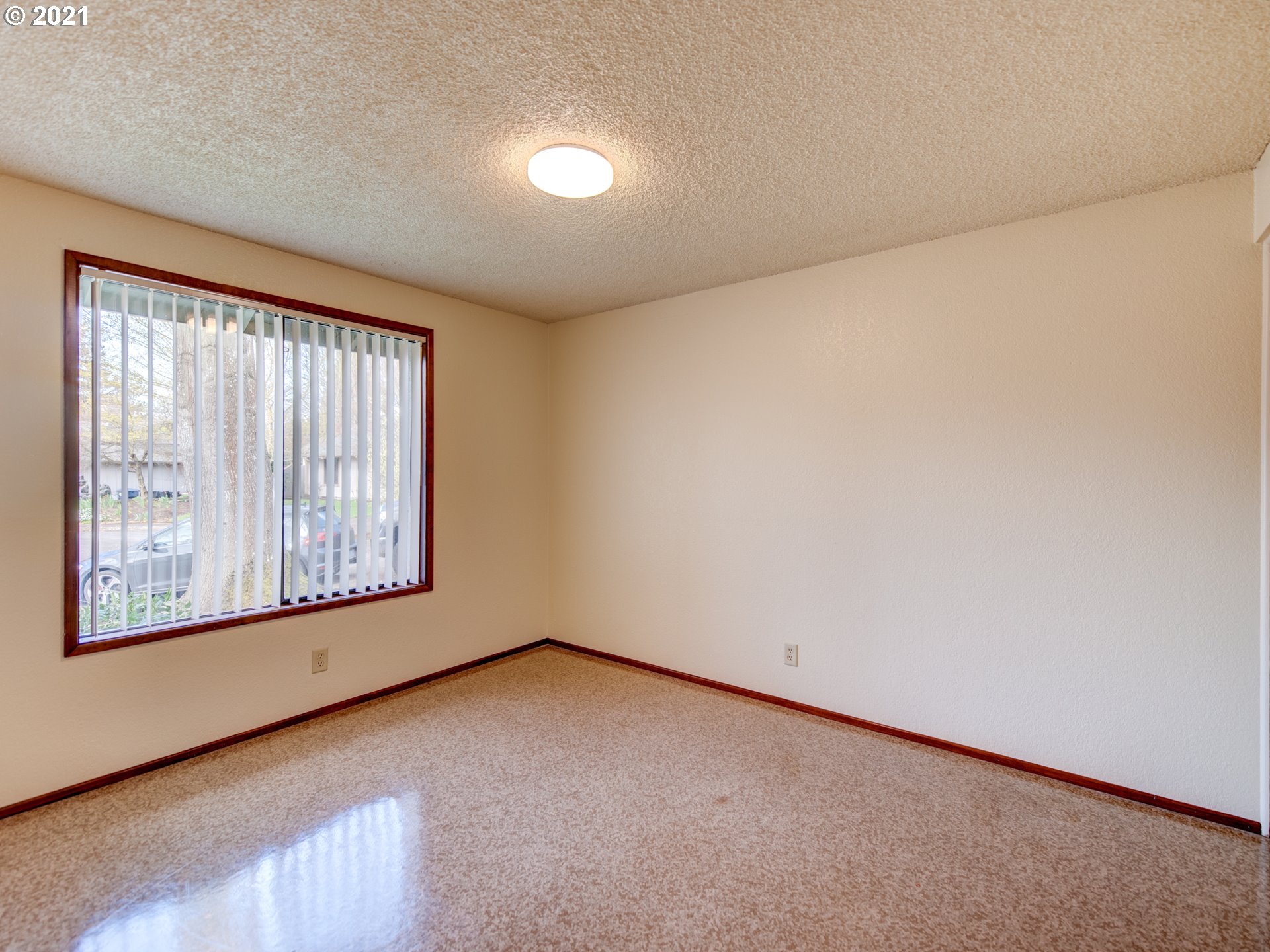 2791 Gilham Road Eugene, OR 97408 - Photo 11 of 22 Gallery Image 11