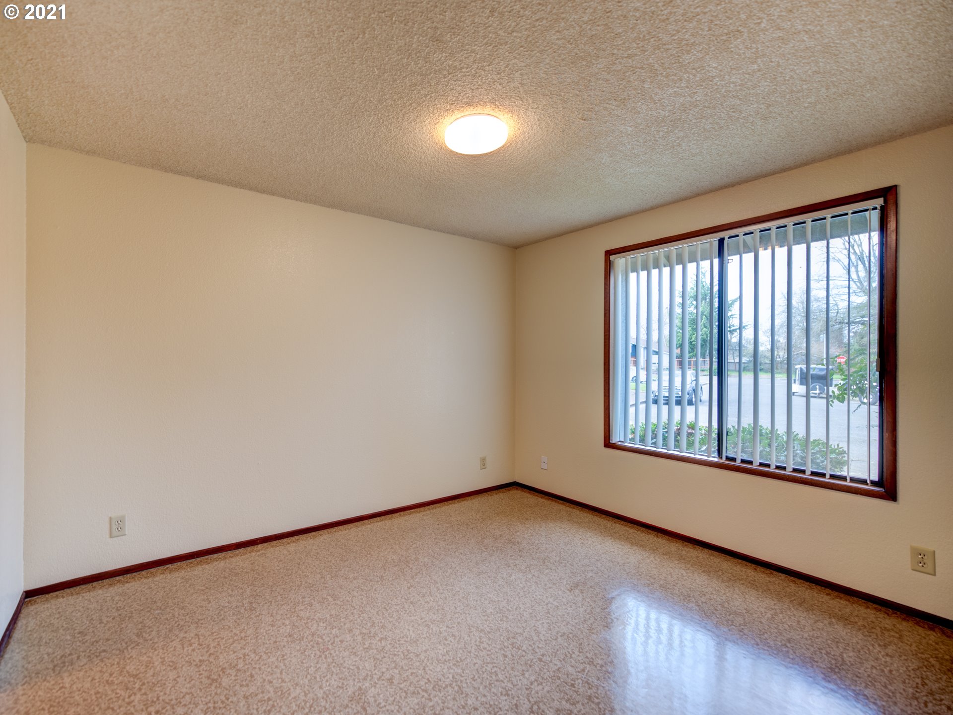 2791 Gilham Road Eugene, OR 97408 - Photo 12 of 22 Gallery Image 12