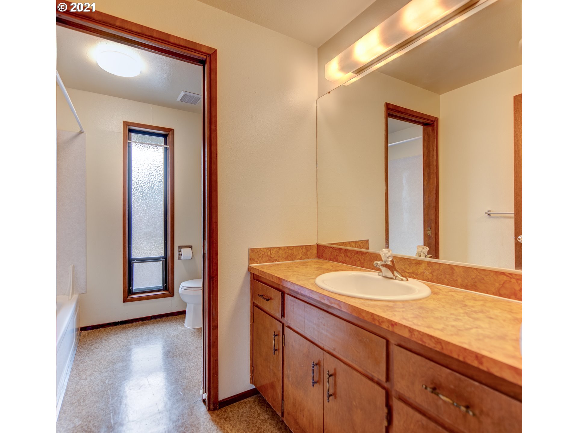2791 Gilham Road Eugene, OR 97408 - Photo 15 of 22 Gallery Image 15