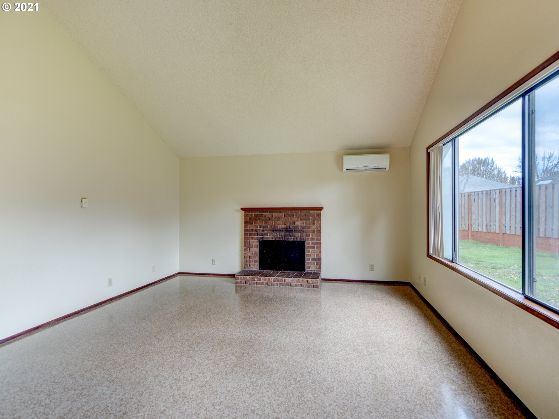 2791 Gilham Road Eugene, OR 97408 - Photo 3 of 22 Gallery Image 3