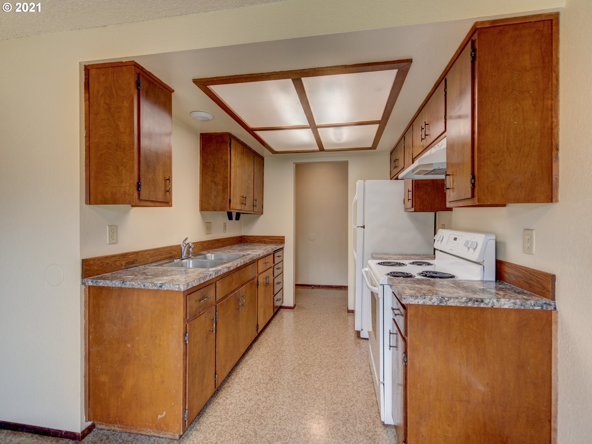 2791 Gilham Road Eugene, OR 97408 - Photo 6 of 22 Gallery Image 6