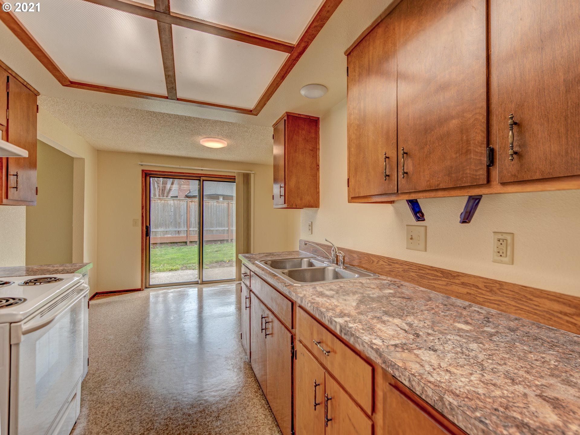 2791 Gilham Road Eugene, OR 97408 - Photo 7 of 22 Gallery Image 7