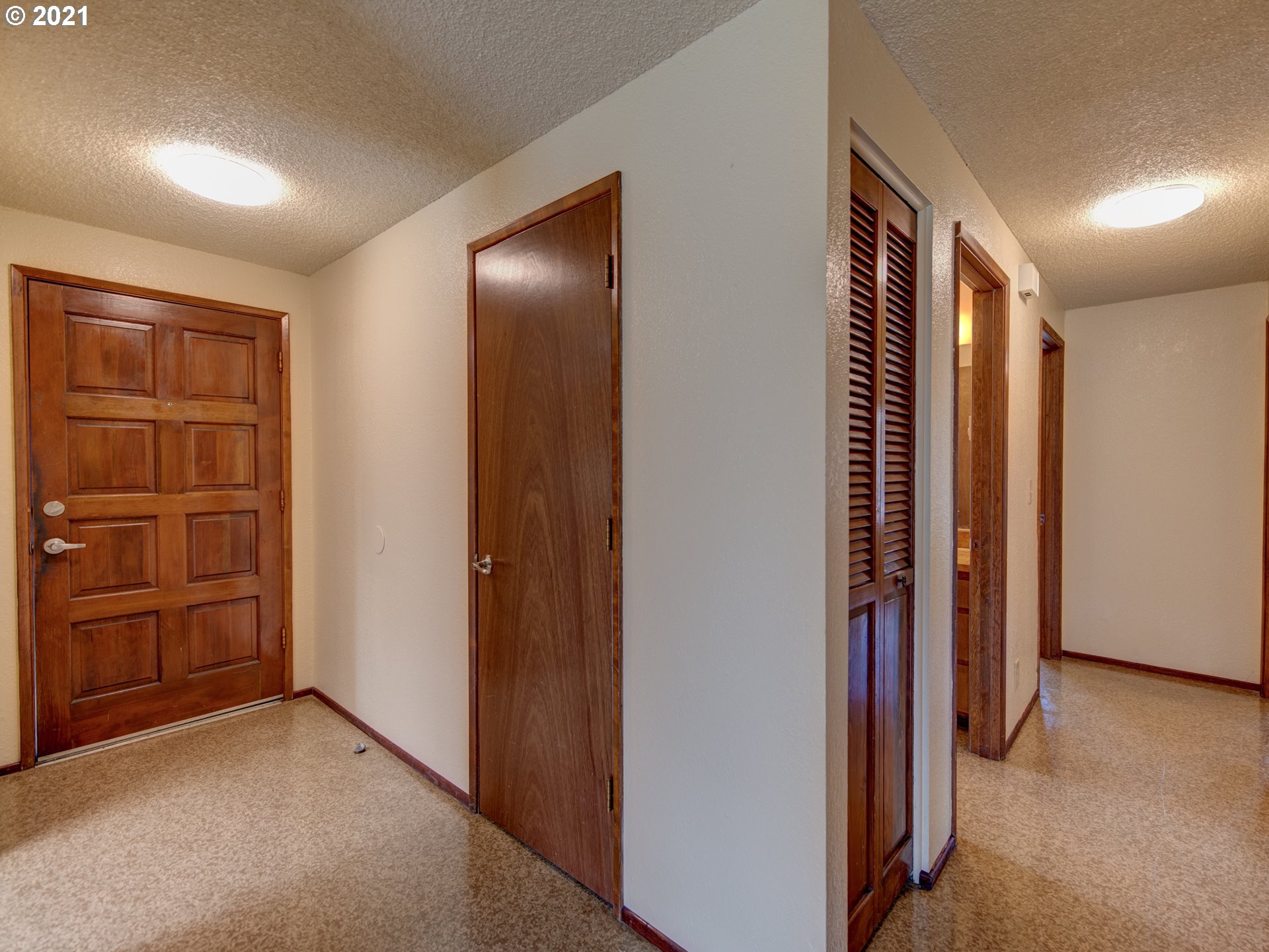 2791 Gilham Road Eugene, OR 97408 - Photo 10 of 22 Gallery Image 10