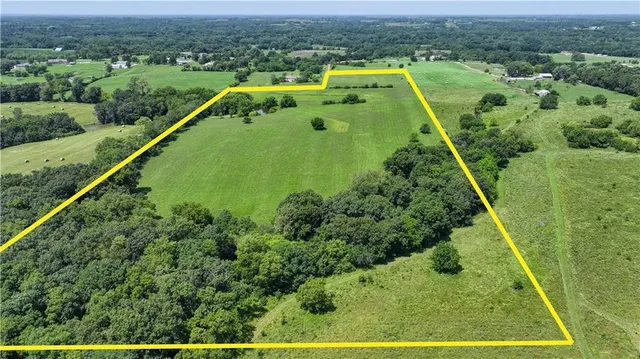 $250,000 | 5775 Southeast W Highway, Lathrop, MO 64465