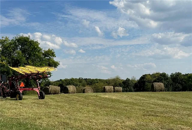 $250,000 | 5775 Southeast W Highway, Lathrop, MO 64465