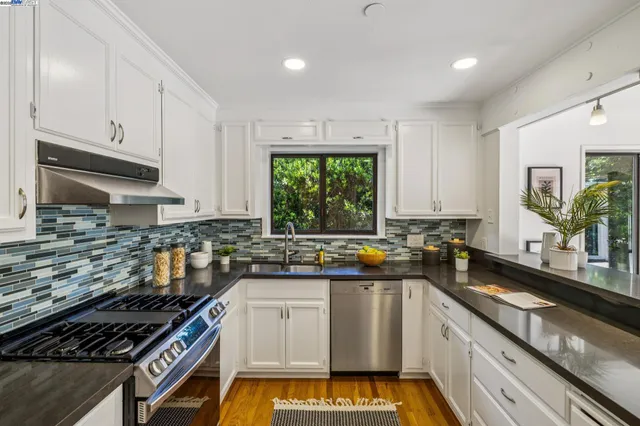 $995,000 | 7350 Woodrow Drive, Oakland, CA 94611