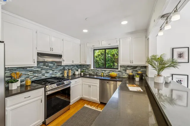$995,000 | 7350 Woodrow Drive, Oakland, CA 94611