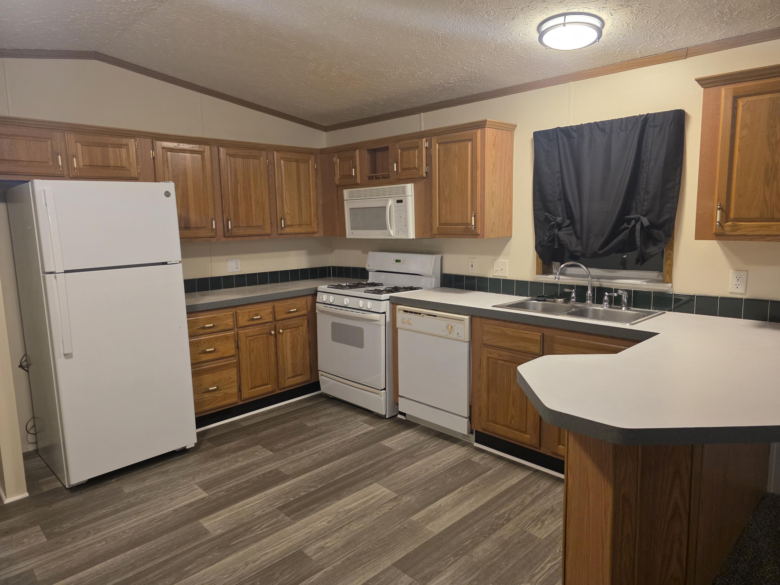 4131 York Lane Jackson, MI 49201 - Photo 5 of 20 20260202_181947