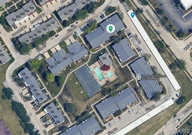 $137,900 | 108 King Drive, Unit 2D, St. Charles, MO 63303